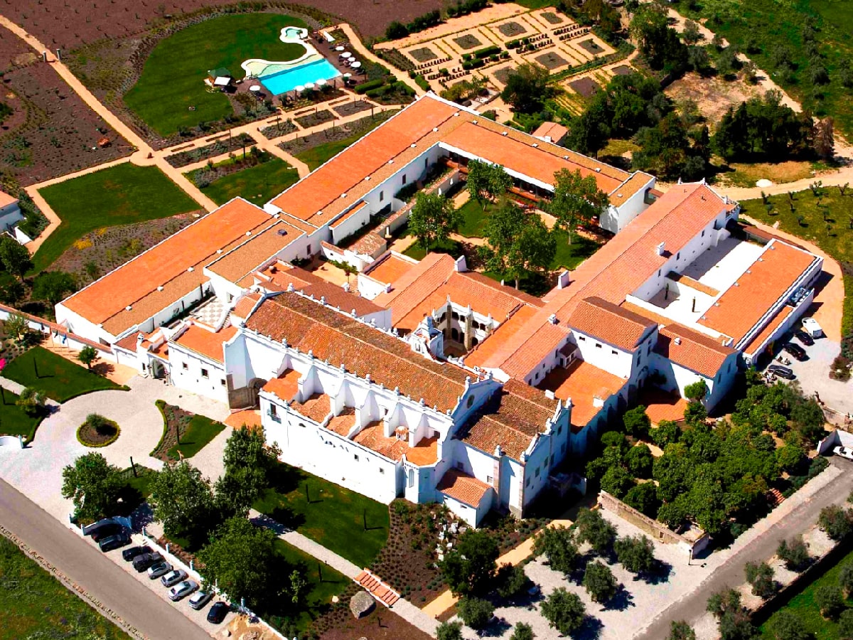 Convento do Espinheiro Historic Hotel & SPA